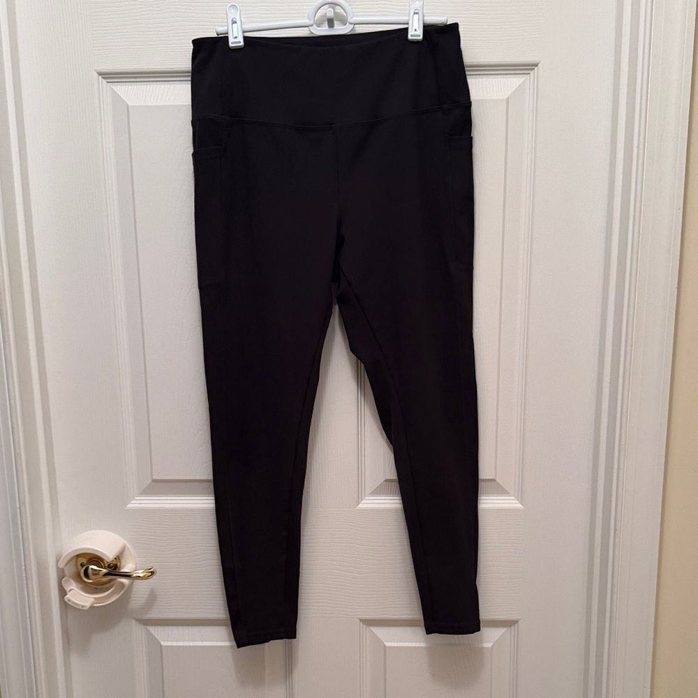 Danskin Size Large Black High-Waisted Leggings